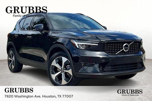 2026 Volvo XC40 B4 Plus