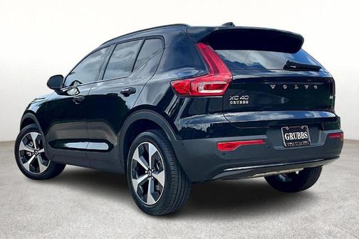 2026 Volvo XC40 B4 Plus