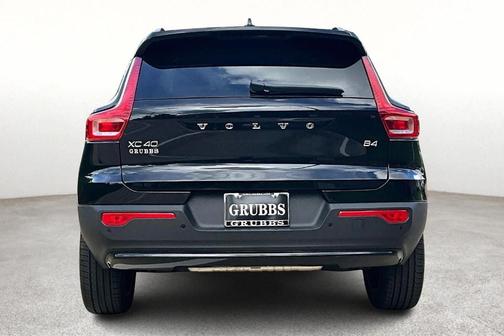 2026 Volvo XC40 B4 Plus