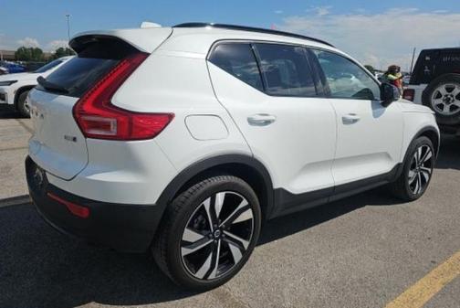 2025 Volvo XC40 B5 Plus Dark Theme