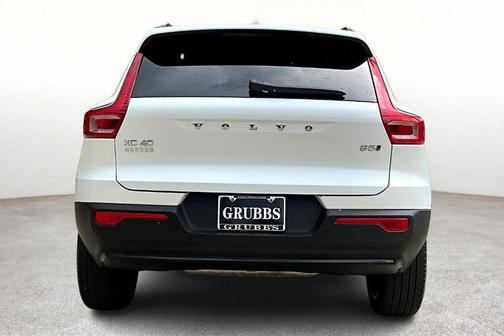 2025 Volvo XC40 B5 Plus Dark Theme