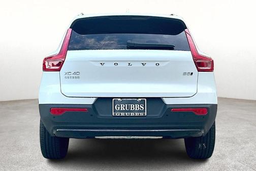 2026 Volvo XC40 B5 Plus