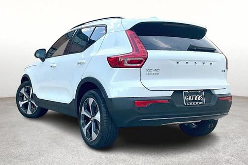 2026 Volvo XC40 B5 Plus