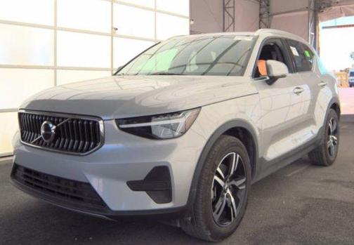 2025 Volvo XC40 B5 Core Bright Theme