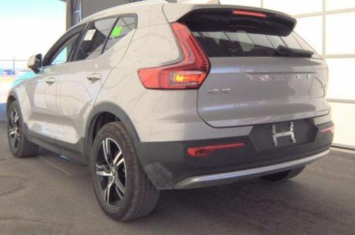 2025 Volvo XC40 B5 Core Bright Theme