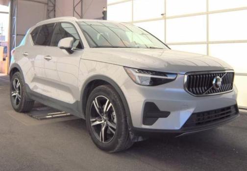 2025 Volvo XC40 B5 Core Bright Theme
