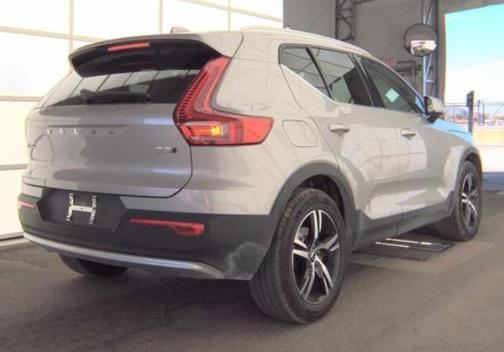 2025 Volvo XC40 B5 Core Bright Theme