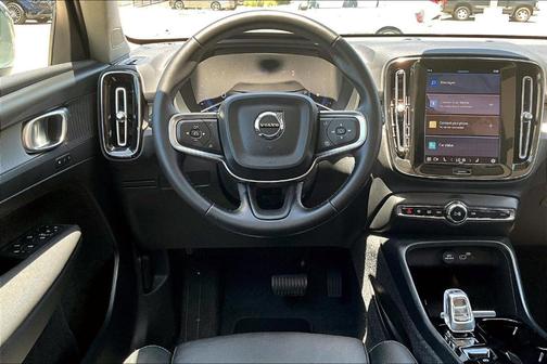 2025 Volvo XC40 B5 Plus Bright Theme
