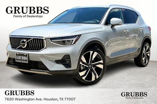 2025 Volvo XC40 B5 Plus Bright Theme