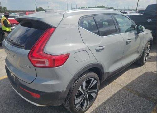 2025 Volvo XC40 B5 Plus Bright Theme