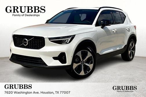 2026 Volvo XC40 B4 Plus