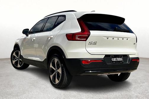 2026 Volvo XC40 B4 Plus