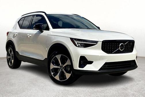 2026 Volvo XC40 B4 Plus