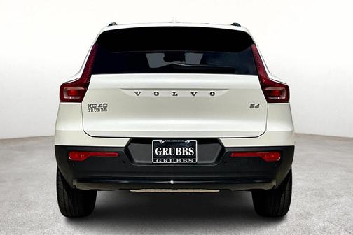 2026 Volvo XC40 B4 Plus