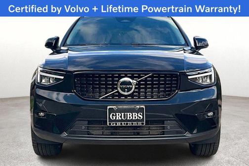 2025 Volvo XC40 B5 Plus Dark Theme