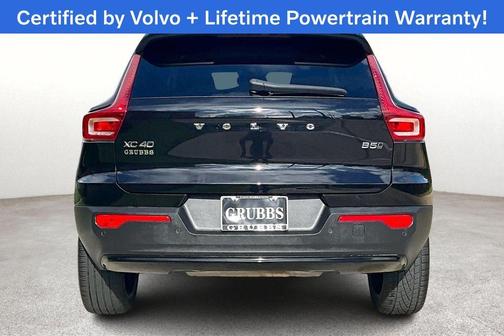 2025 Volvo XC40 B5 Plus Dark Theme