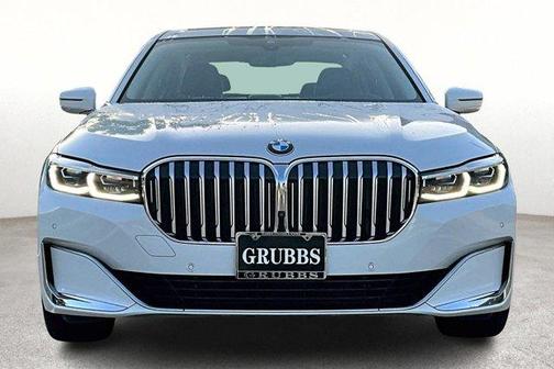 2022 BMW 740 i