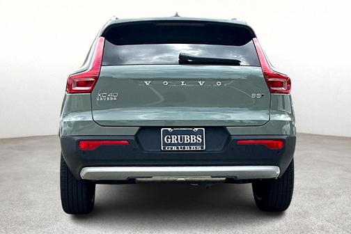 2025 Volvo XC40 B5 Ultra Bright Theme