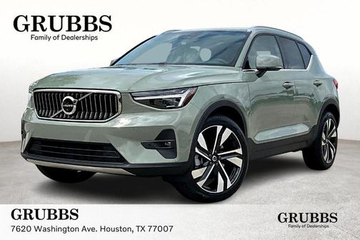 2025 Volvo XC40 B5 Ultra Bright Theme