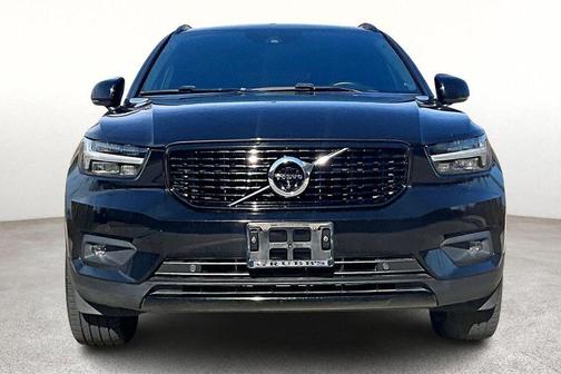2022 Volvo XC40 T5 R-Design