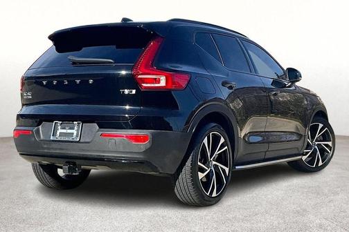 2022 Volvo XC40 T5 R-Design