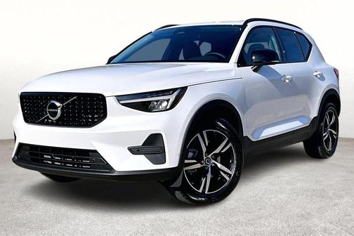 2026 Volvo XC40 B5 Core