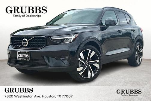 2025 Volvo XC40 B5 Plus Dark Theme