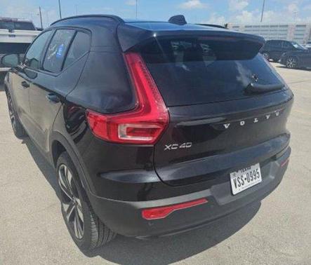2025 Volvo XC40 B5 Plus Dark Theme