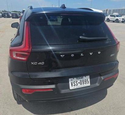 2025 Volvo XC40 B5 Plus Dark Theme
