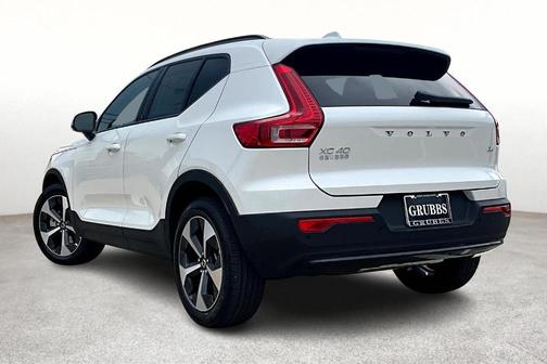 2026 Volvo XC40 B4 Plus