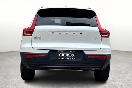 2026 Volvo XC40 B4 Plus