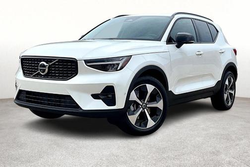 2026 Volvo XC40 B4 Plus