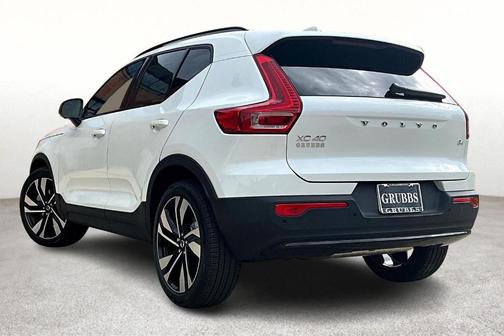 2026 Volvo XC40 B4 Plus