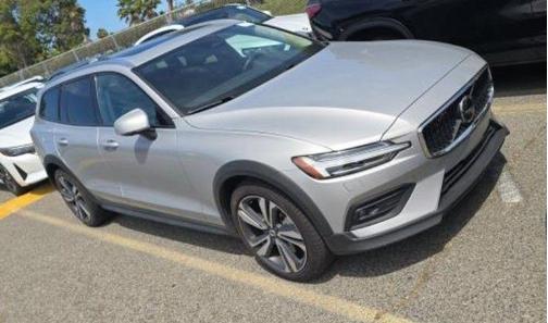 Crystal White Pearl 2025 Volvo V60 Cross Country B5 Plus