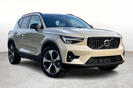 2026 Volvo XC40 B4 Plus