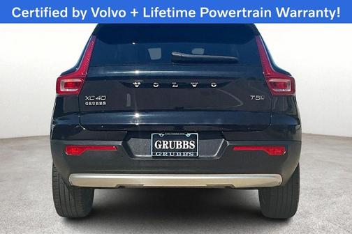 2022 Volvo XC40 T5 Momentum