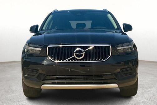 2022 Volvo XC40 T5 Momentum