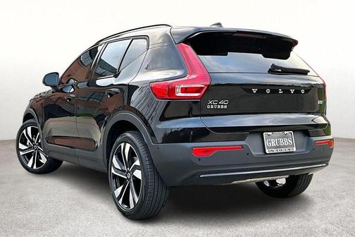 2026 Volvo XC40 B5 Plus