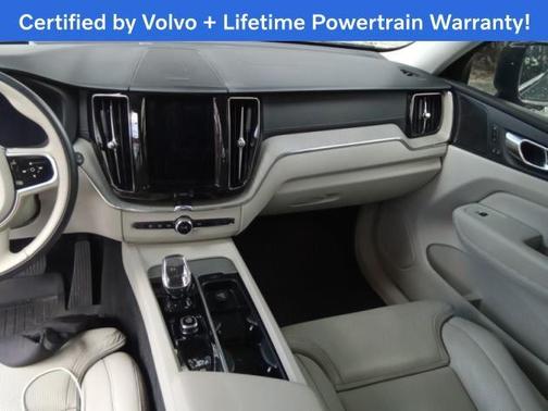 2023 Volvo XC60 B5 Ultimate Dark Theme