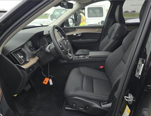 2025 Volvo XC90 B6 Plus 7-Seater