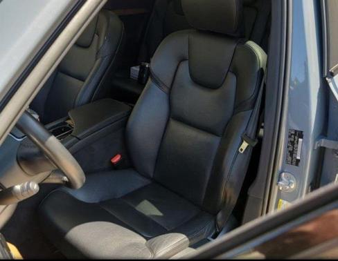 2023 Volvo XC90 Recharge Plug-In Hybrid T8 Plus Dark Theme 7-Seater