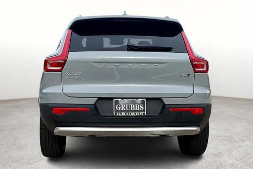 2025 Volvo XC40 B5 Plus Bright Theme