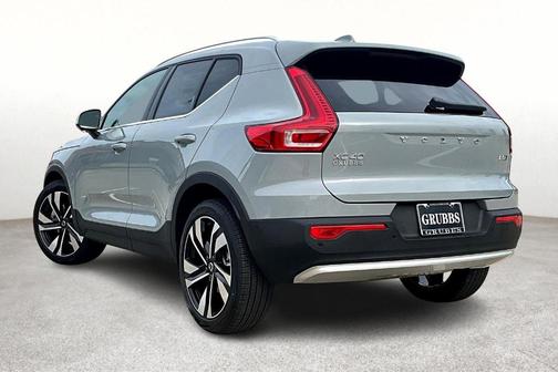 2025 Volvo XC40 B5 Plus Bright Theme