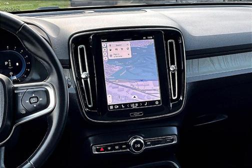 2025 Volvo XC40 B5 Plus Dark Theme