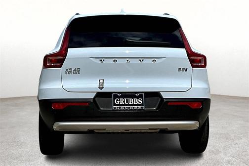 2025 Volvo XC40 B5 Plus Bright Theme