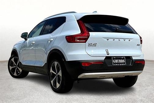 2025 Volvo XC40 B5 Plus Bright Theme