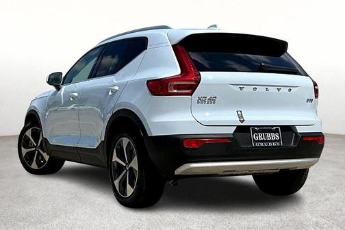 2025 Volvo XC40 B5 Plus Bright Theme