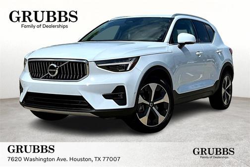 2025 Volvo XC40 B5 Plus Bright Theme
