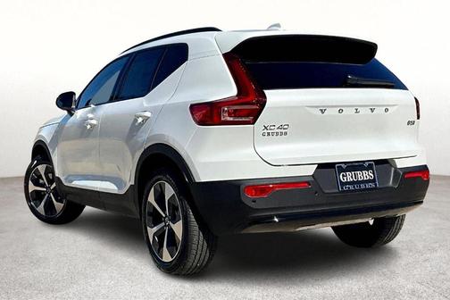 2026 Volvo XC40 B5 Plus