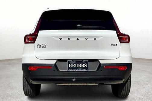 2026 Volvo XC40 B5 Plus